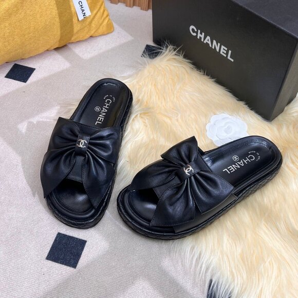 Chanel slippers - Picture 1 of 8